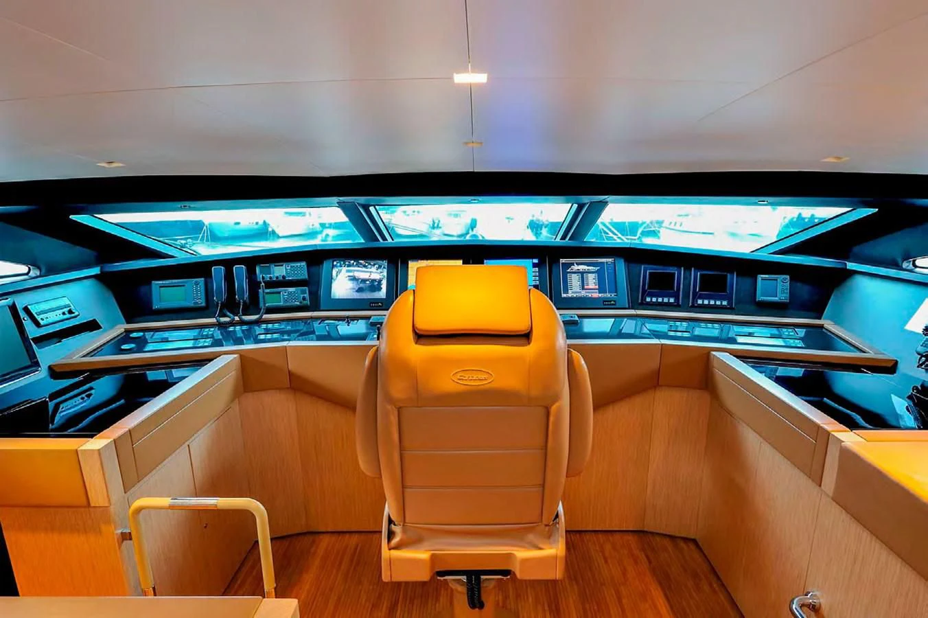 an empty chair in a room aboard BY BUBANNY Yacht for Sale