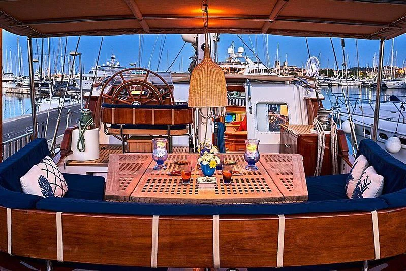 a boat with a table cloth and a table with a cloth and a cloth with a cloth on aboard ANAMCARA Yacht for Sale
