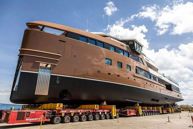a large space ship aboard LA DATCHA Yacht for Sale