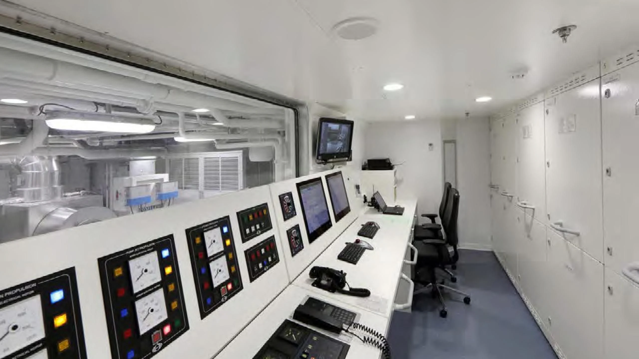 a room with several computers aboard YERSIN Yacht for Charter