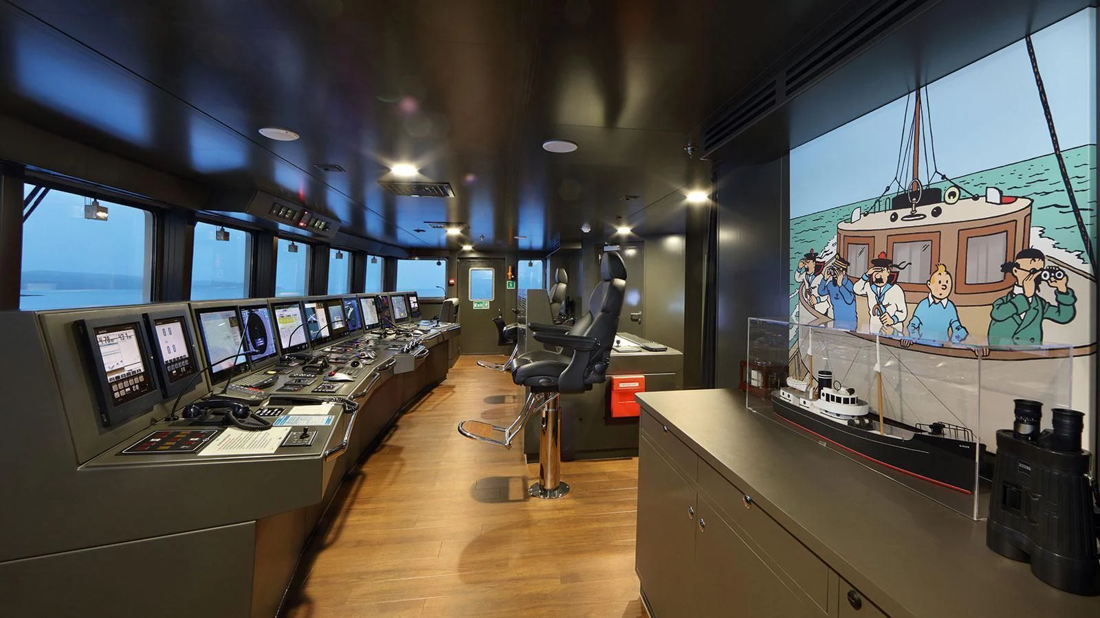 a room with many computers aboard YERSIN Yacht for Charter