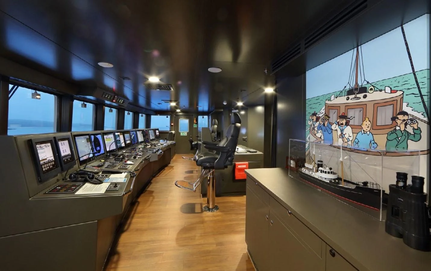 a room with many computers aboard YERSIN Yacht for Charter