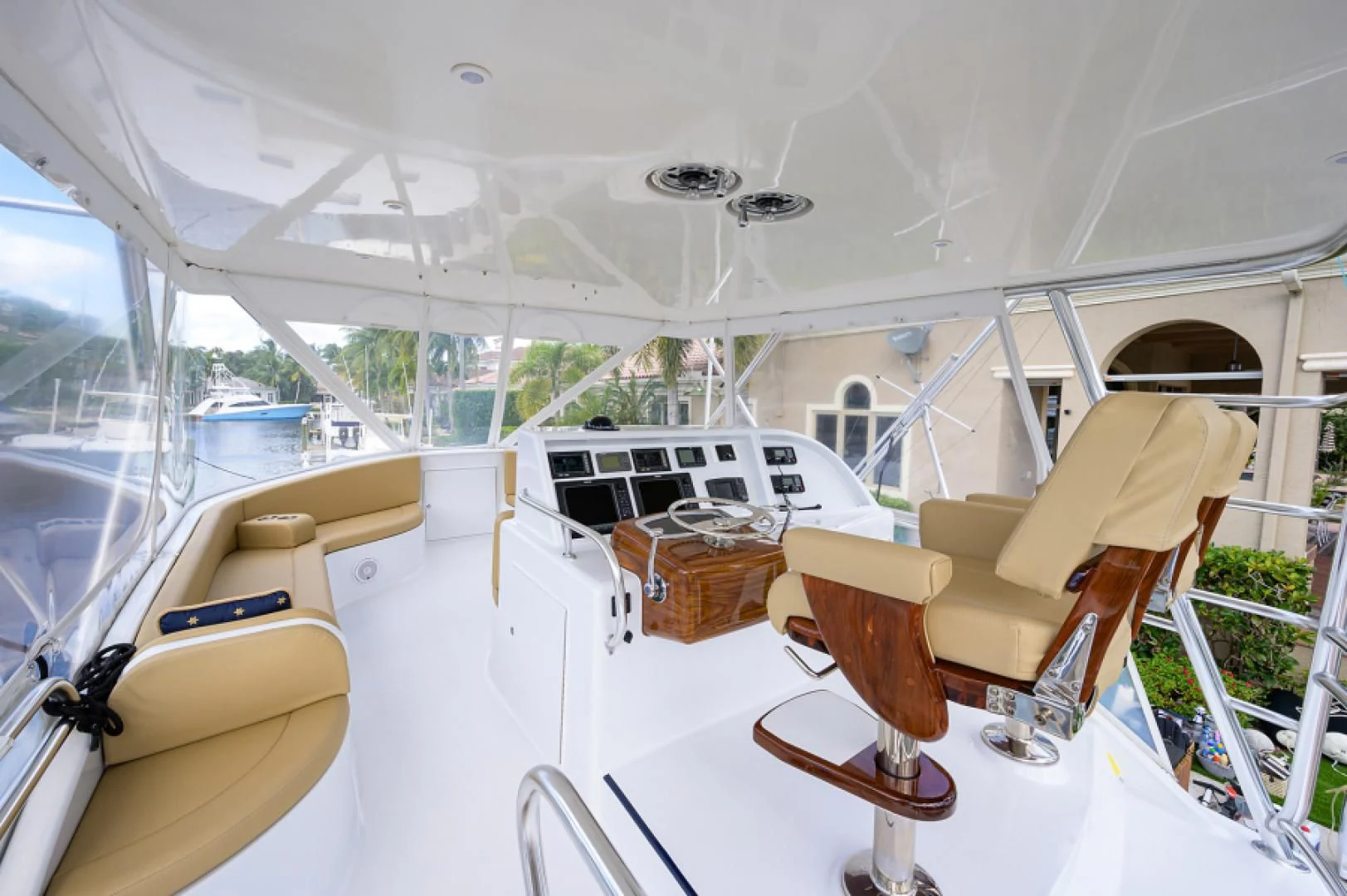 inside of a boat aboard FLYING J Yacht for Sale