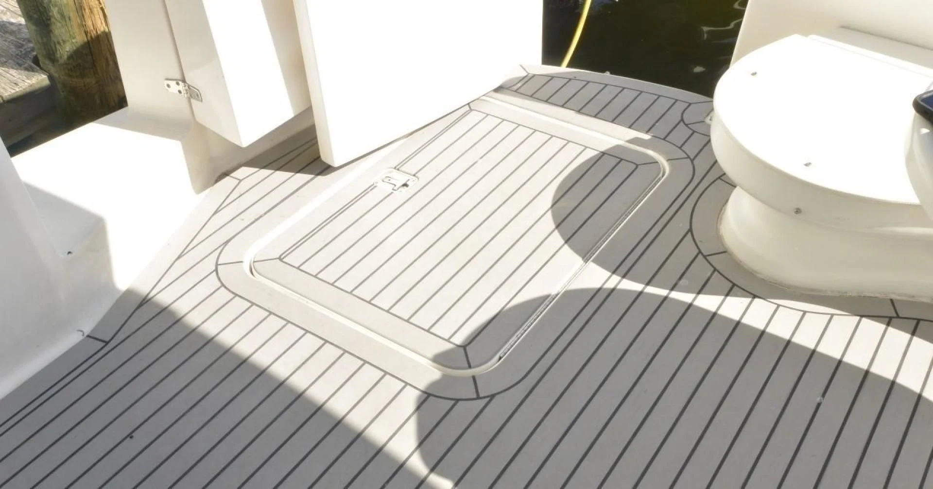 a white bathtub with a sink aboard DOG HOUSE Yacht for Sale