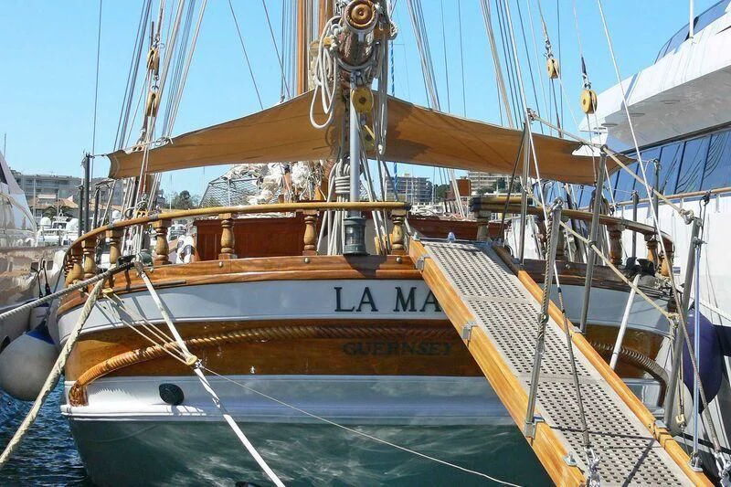 a boat with ropes aboard LA MAIA Yacht for Sale