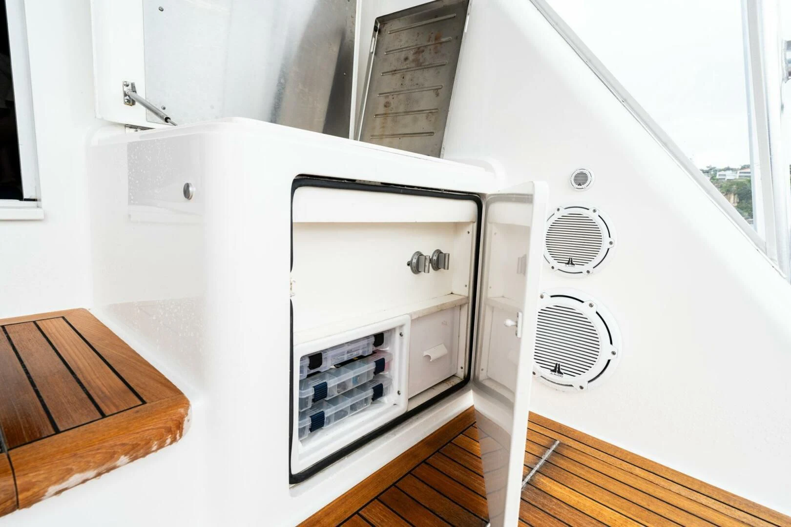 a white machine with a vent aboard LITTLE AUDREY Yacht for Sale