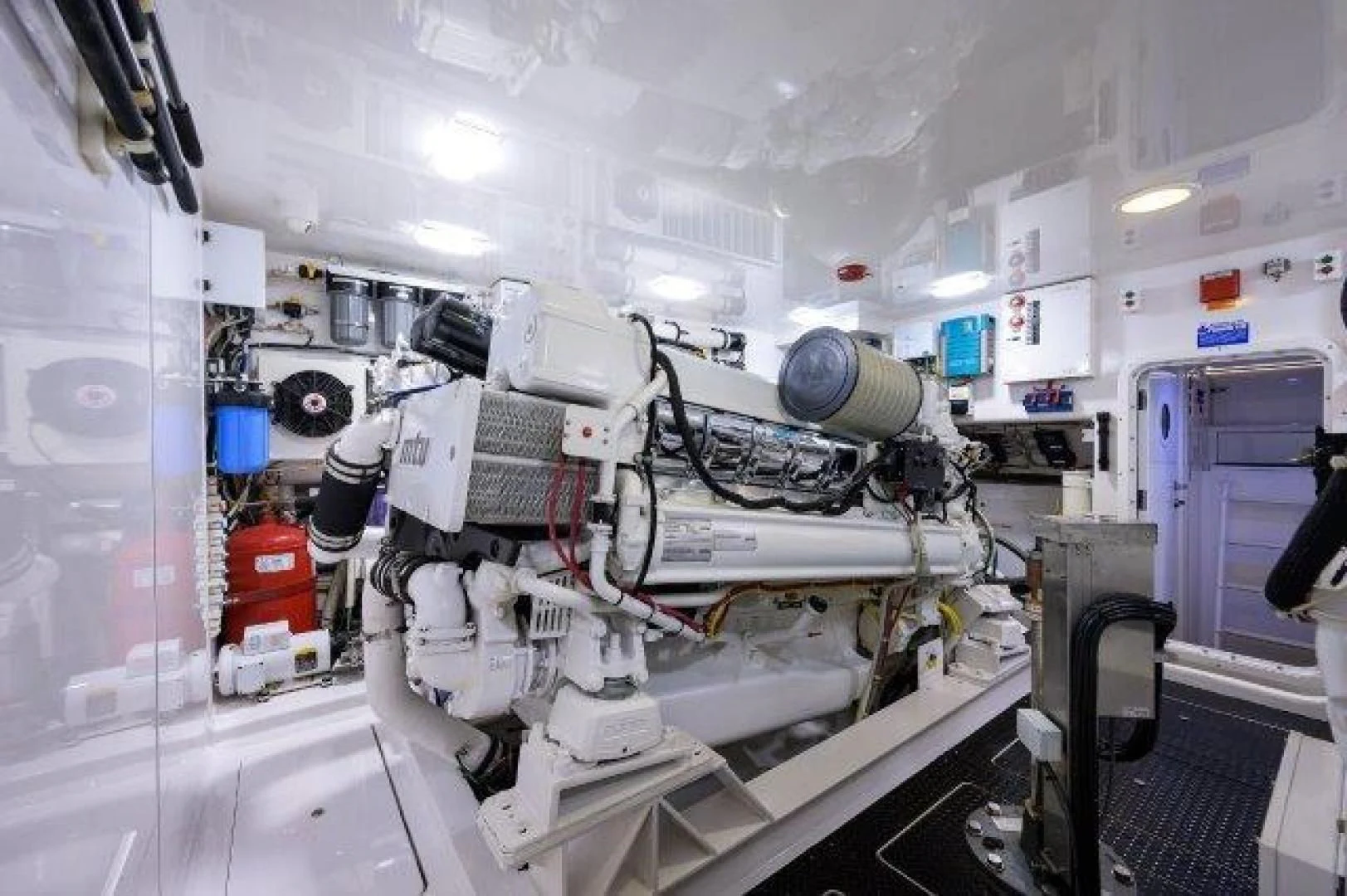 a room with a large white machine aboard LITTLE AUDREY Yacht for Sale