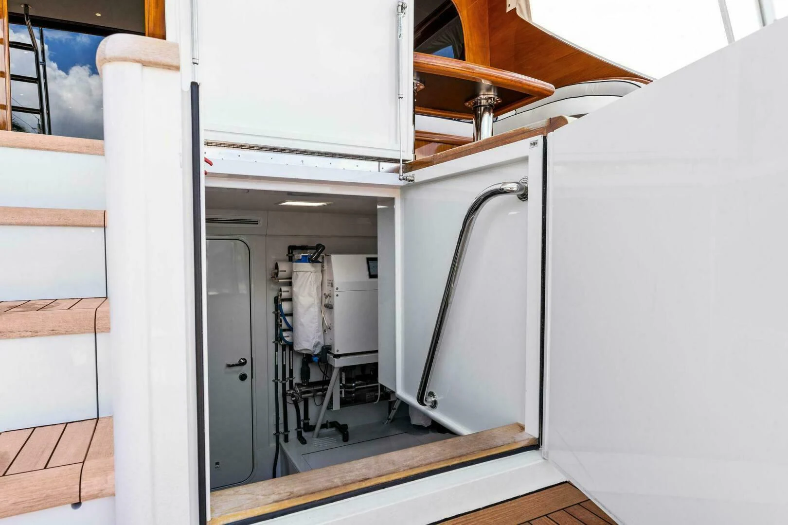 a room with a large white object aboard III AMIGOS Yacht for Sale
