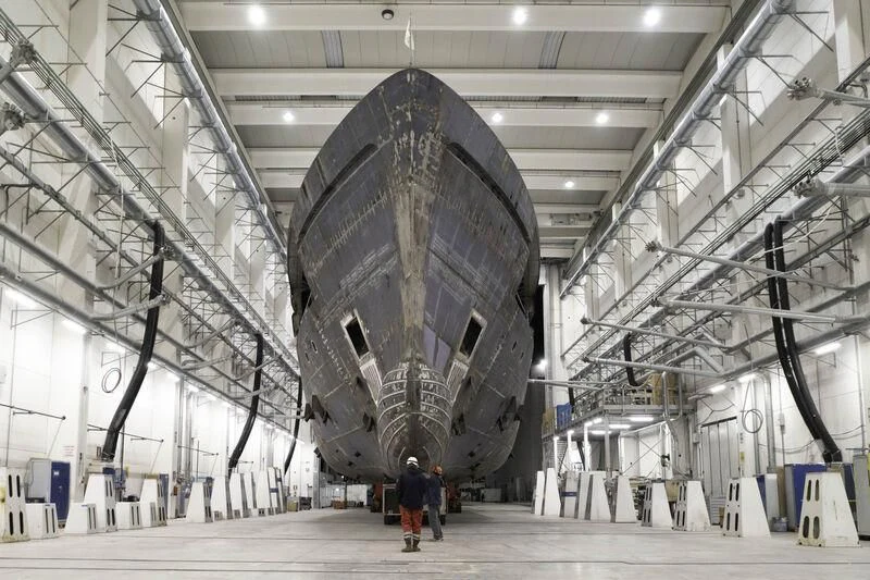 a large metal structure with people standing around aboard AMOR À VIDA Yacht for Sale