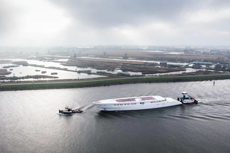 boats on a lake aboard DRIZZLE Yacht for Sale