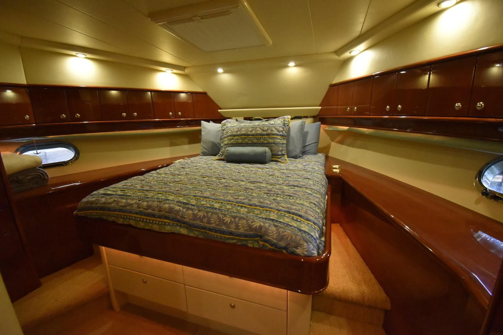 a room with a bed and a desk aboard CLEW LESS Yacht for Sale