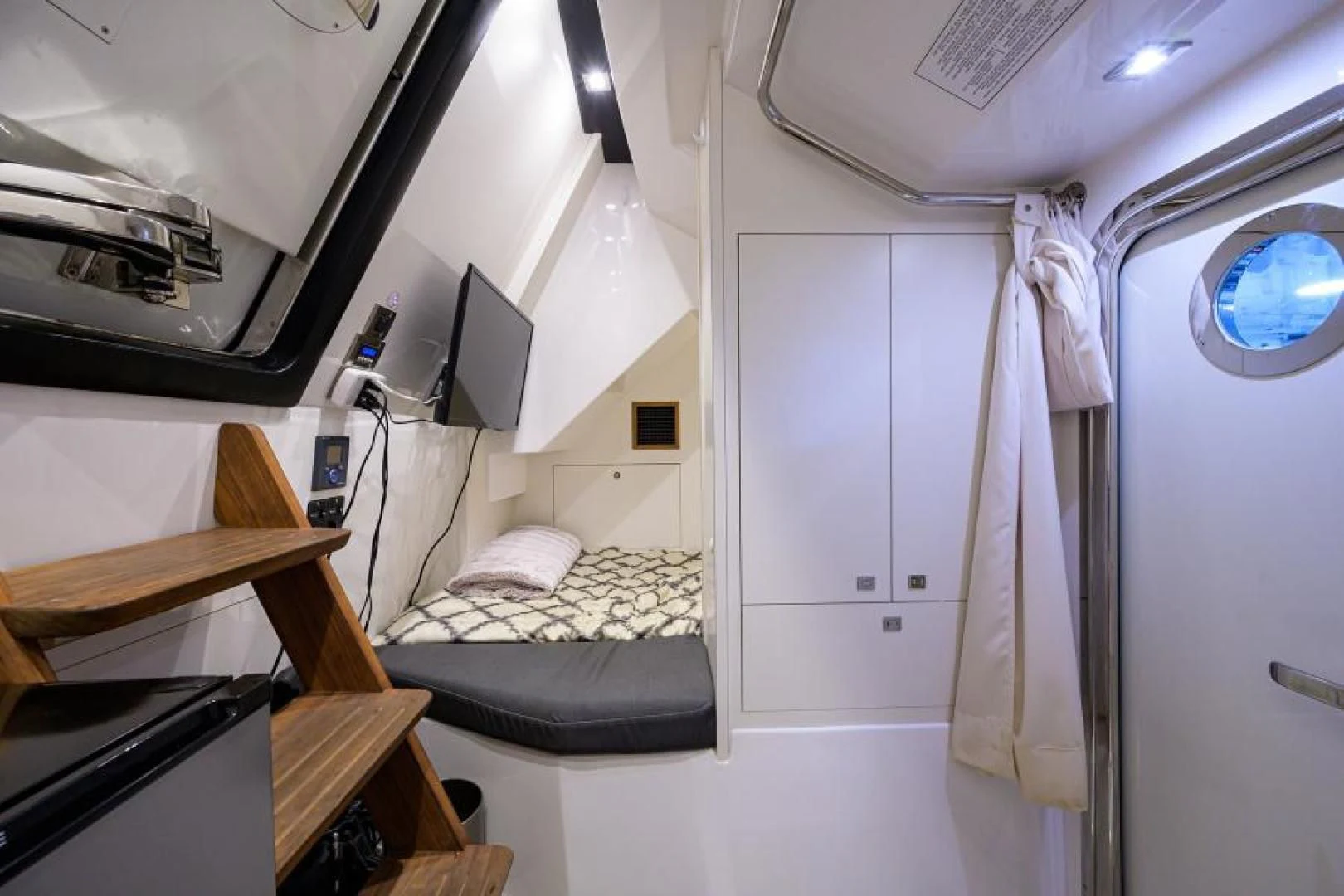 a small room with a bed and a desk aboard JOHN BOAT Yacht for Sale