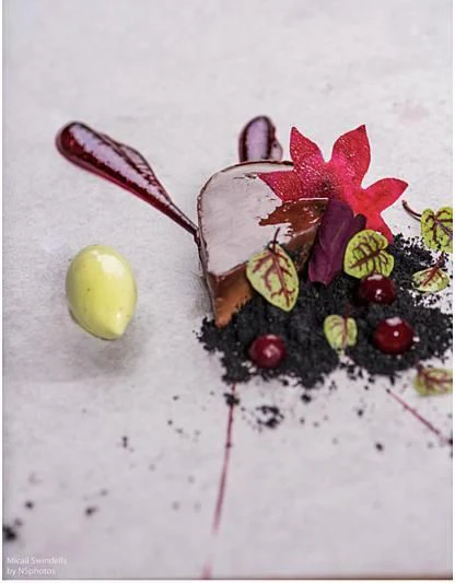 a small wreath with fruit aboard ETERNITY Yacht for Sale