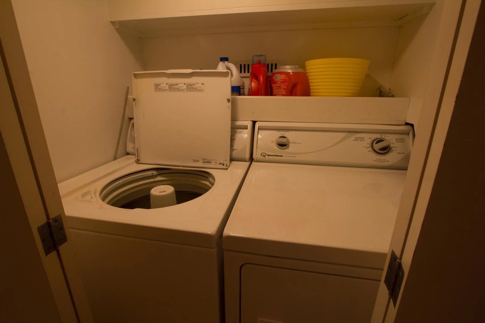 a white stove top oven aboard SEA CZAR Yacht for Sale