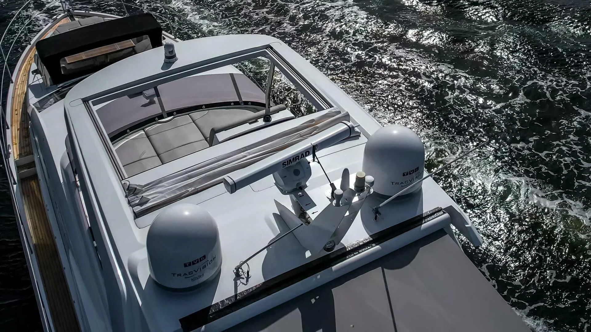 a white boat with a white propeller aboard LAGO PARADISE Yacht for Sale