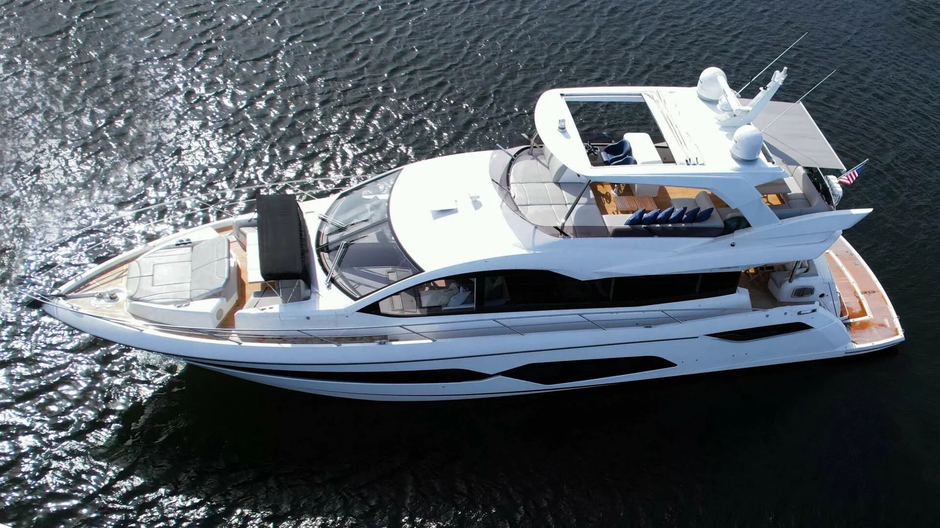 a white yacht in the water aboard LAGO PARADISE Yacht for Sale