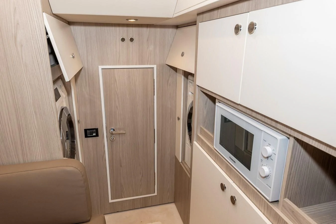 a microwave oven in a kitchen aboard AZIMUT GRANDE 26/25 Yacht for Sale