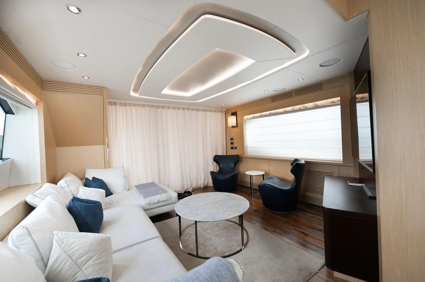 a room with a bed and a table aboard SUNSEEKER 75 YACHT Yacht for Sale