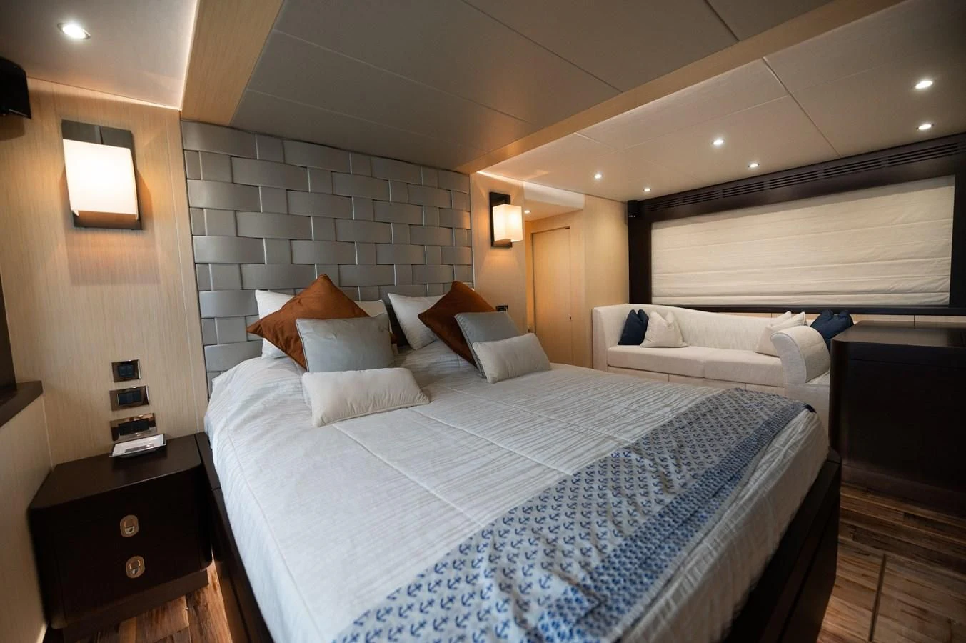 a bed with white sheets aboard SUNSEEKER 75 YACHT Yacht for Sale