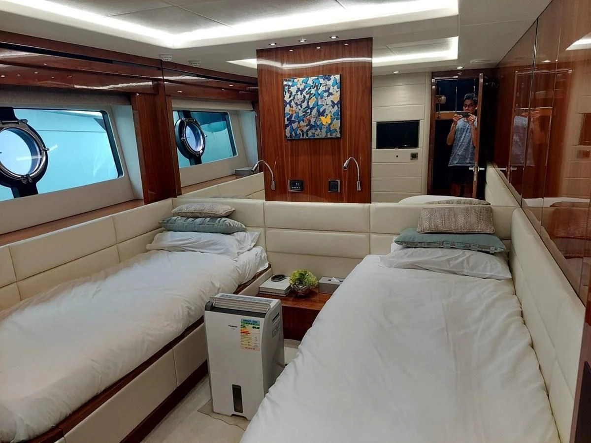 a room with beds and a mirror aboard SUNSEEKER 75 YACHT Yacht for Sale
