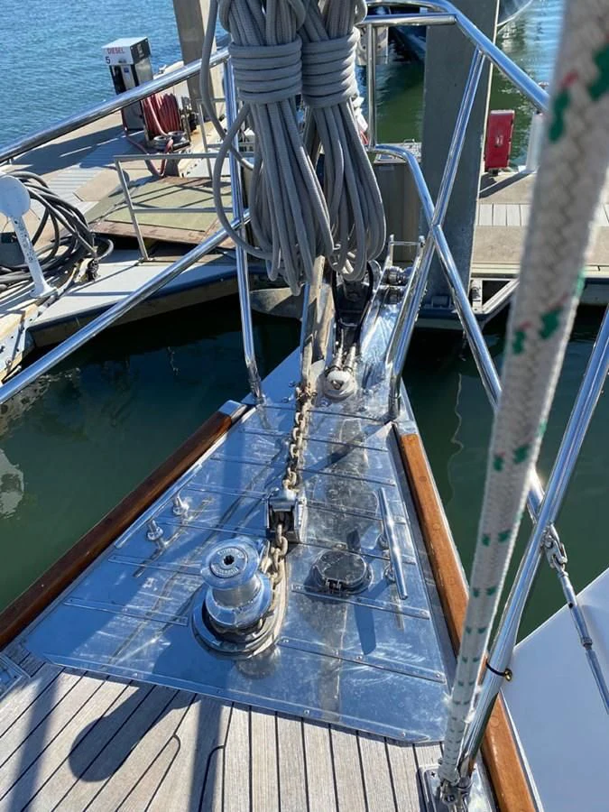 a boat with ropes aboard EL CACIQUE Yacht for Sale