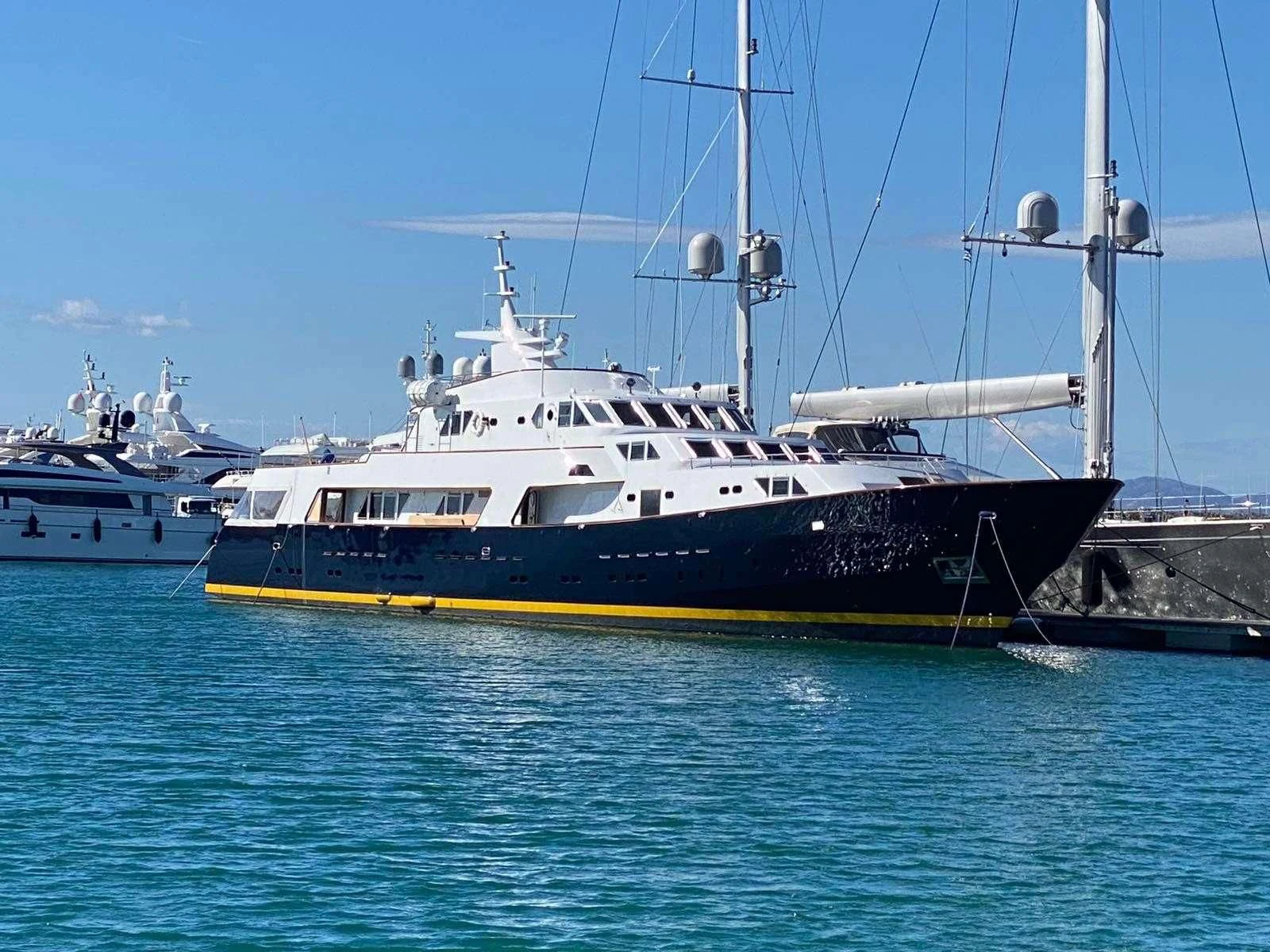 a boat in the water aboard SOMETHING COOL Yacht for Charter