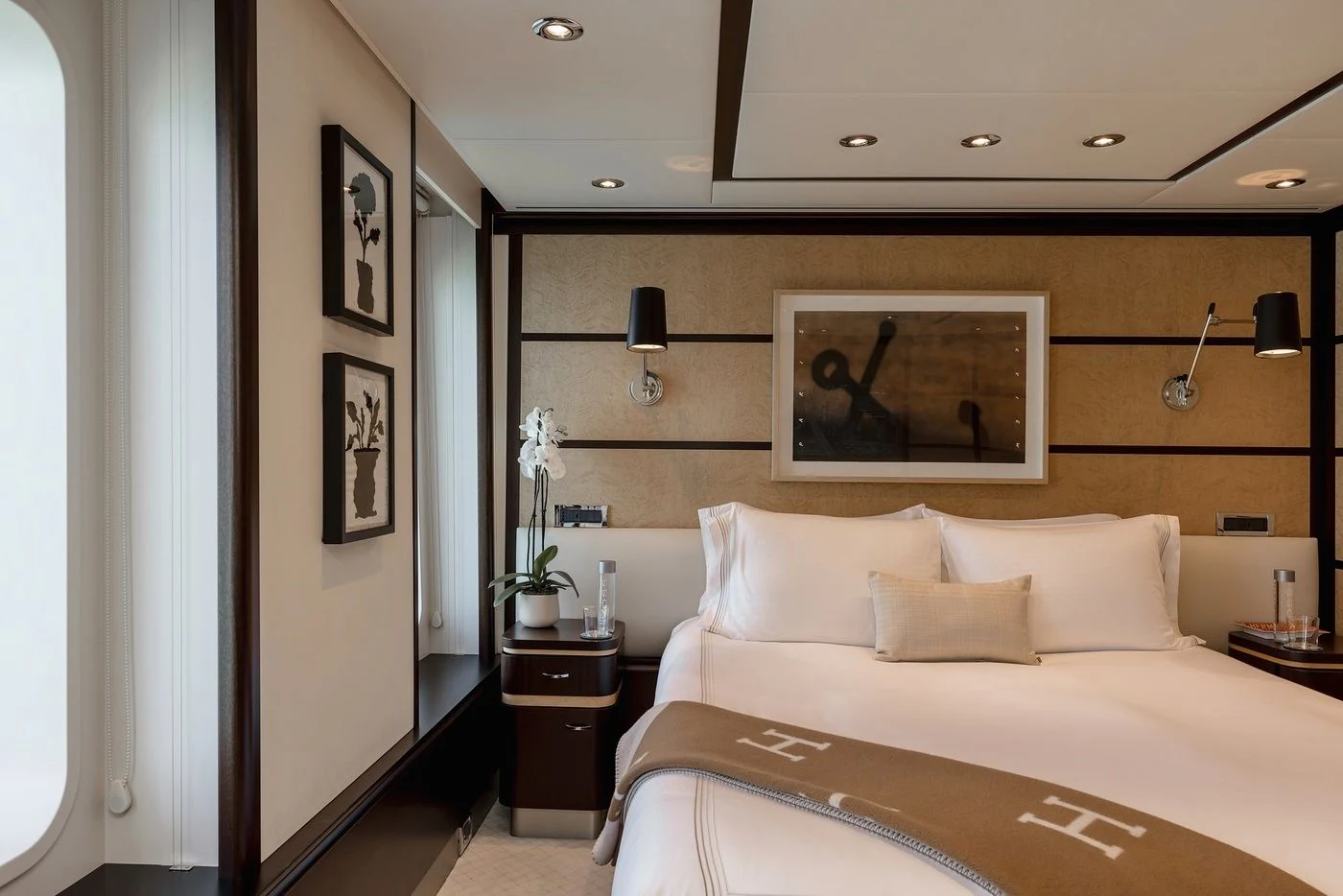 a hotel room with a bed aboard GLADIATOR Yacht for Sale