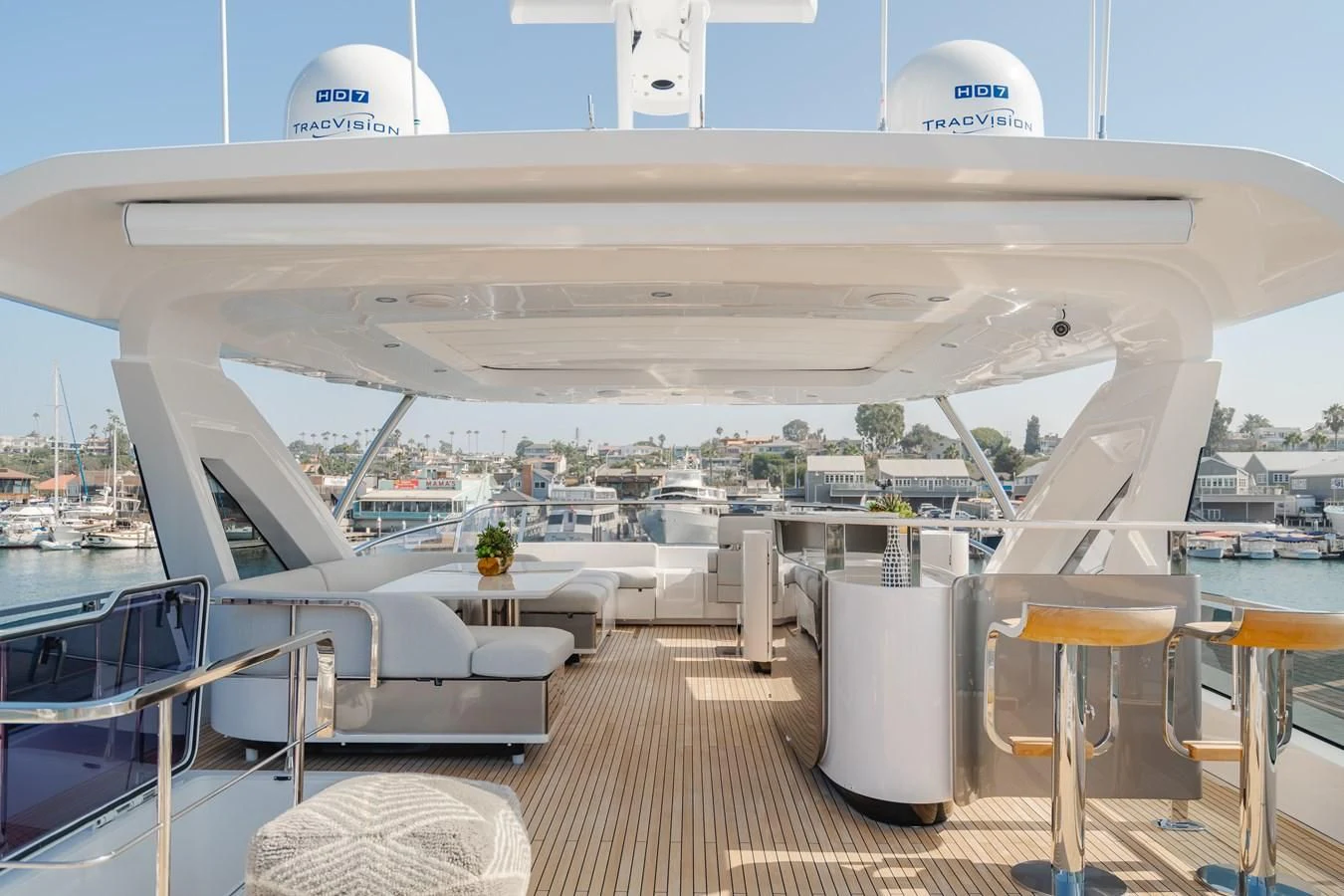 a large room with a large white building with a large window aboard AZIMUT 25 METRI GRANDE Yacht for Sale