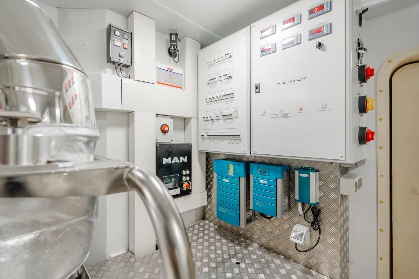 a white machine with several blue containers aboard AZIMUT 25 METRI GRANDE Yacht for Sale