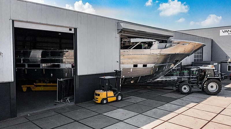 a building with a trailer aboard BLUE JEANS Yacht for Sale