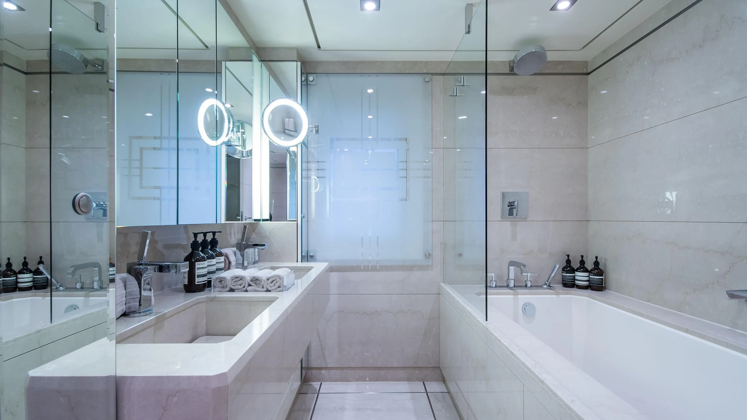 a bathroom with a large tub aboard TRIPLE SEVEN Yacht for Sale