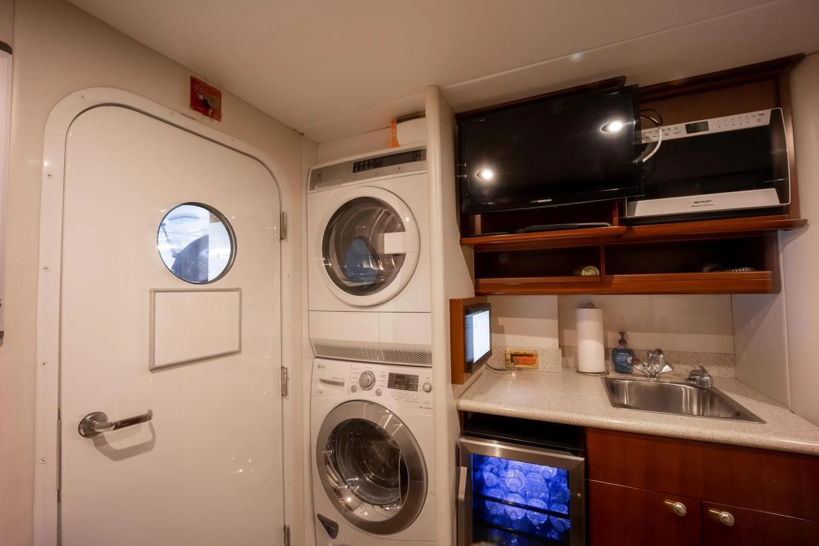 a washer and dryer in a room aboard CENTER RING Yacht for Sale