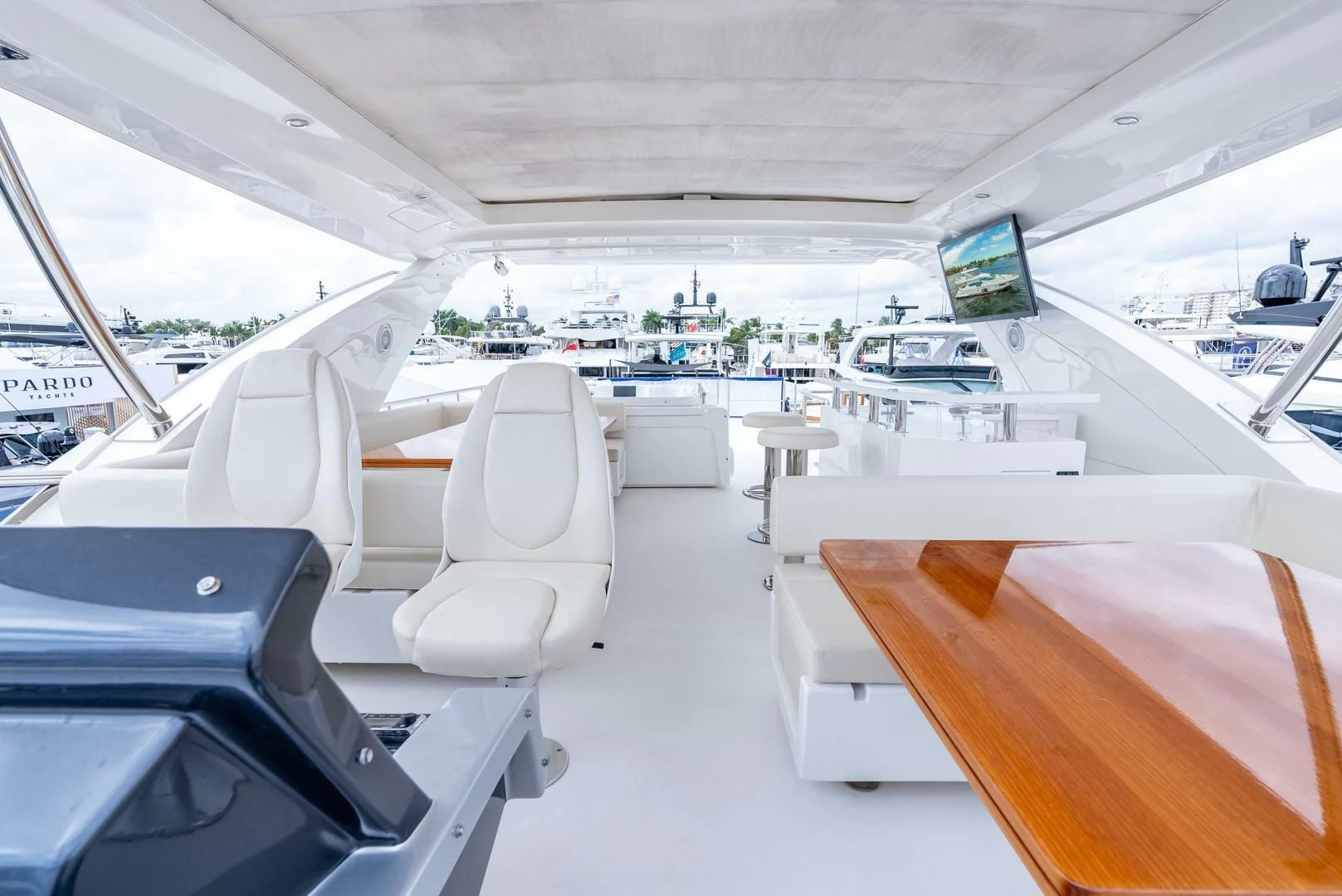 inside of a boat aboard 80 AZIMUT Yacht for Sale