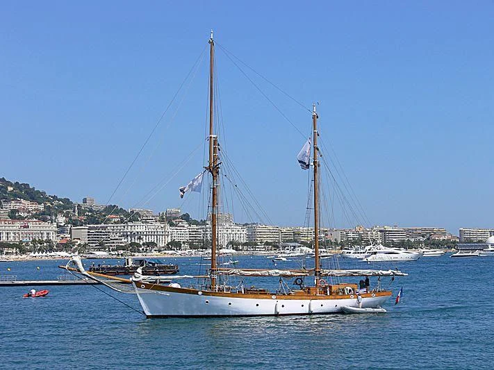 a boat in the water aboard LE DON DU VENT Yacht for Sale