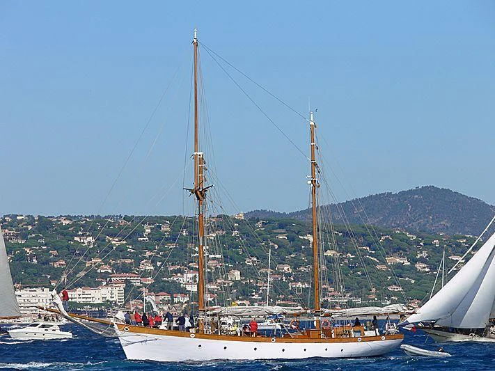 a boat with a mast aboard LE DON DU VENT Yacht for Sale