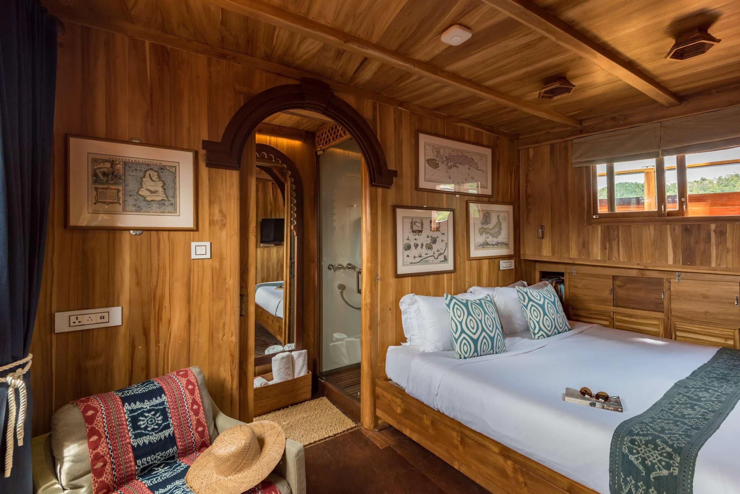 a room with a bed and a mirror aboard SEQUOIA Yacht for Sale