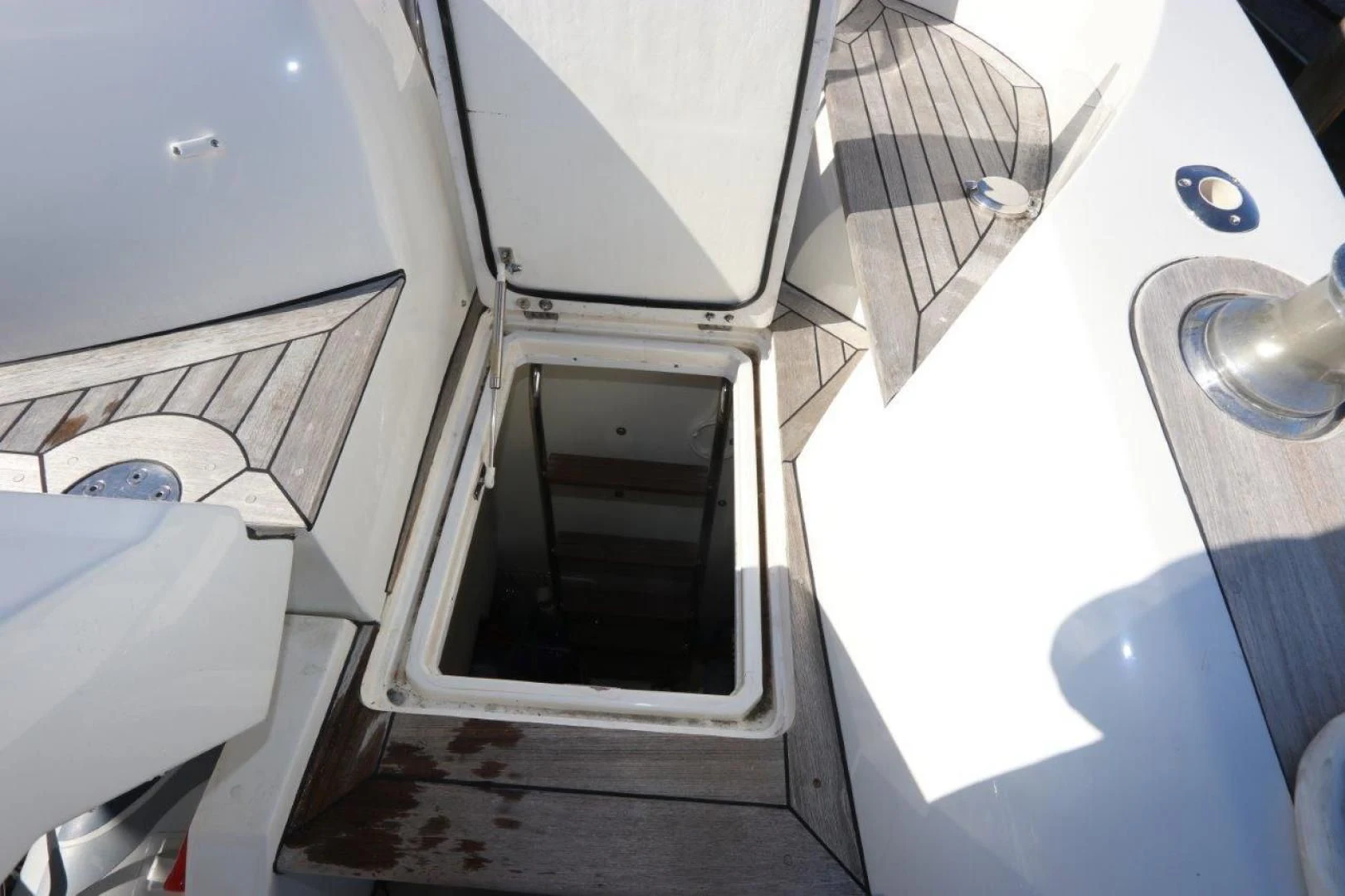 a white microwave oven aboard SECOND THOUGHTS Yacht for Sale