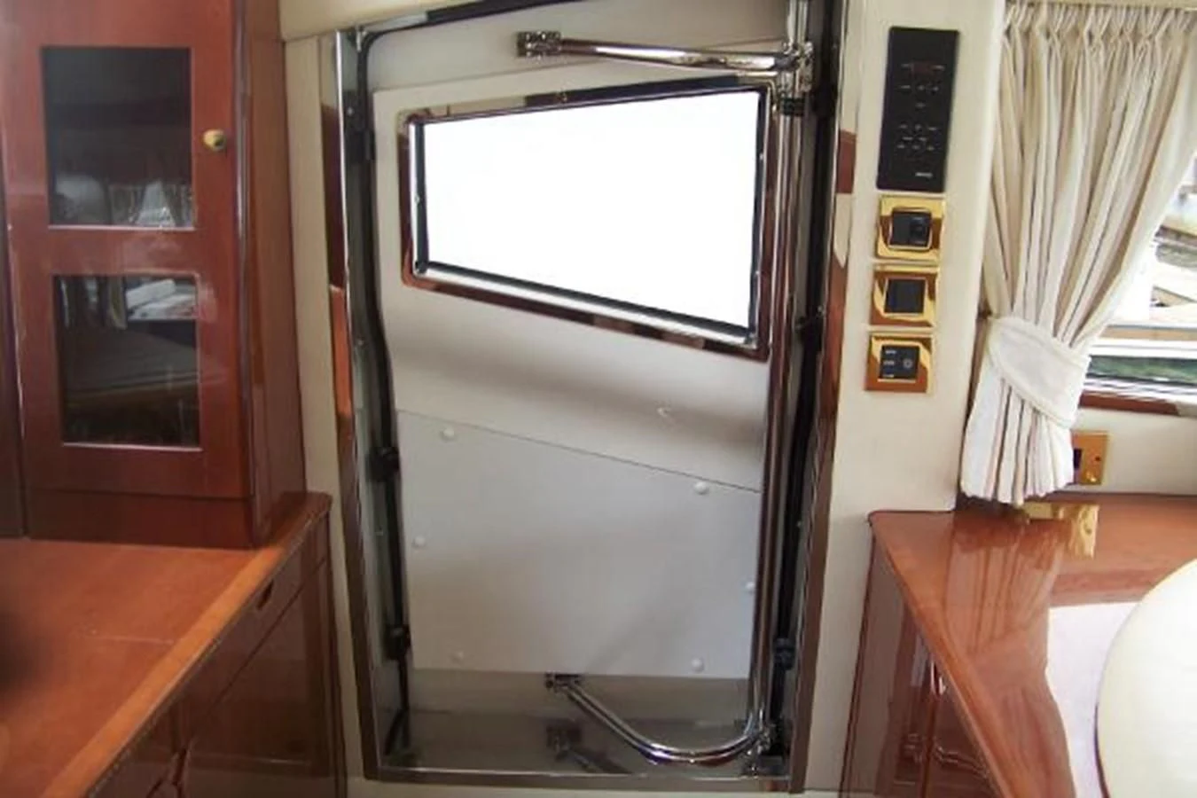 a microwave oven in a kitchen aboard KAILANI Yacht for Sale