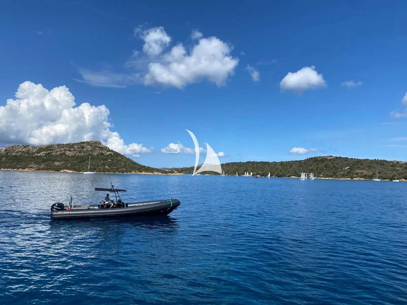 a boat in the water with a fountain in the middle aboard ASLEC 4 Yacht for Sale