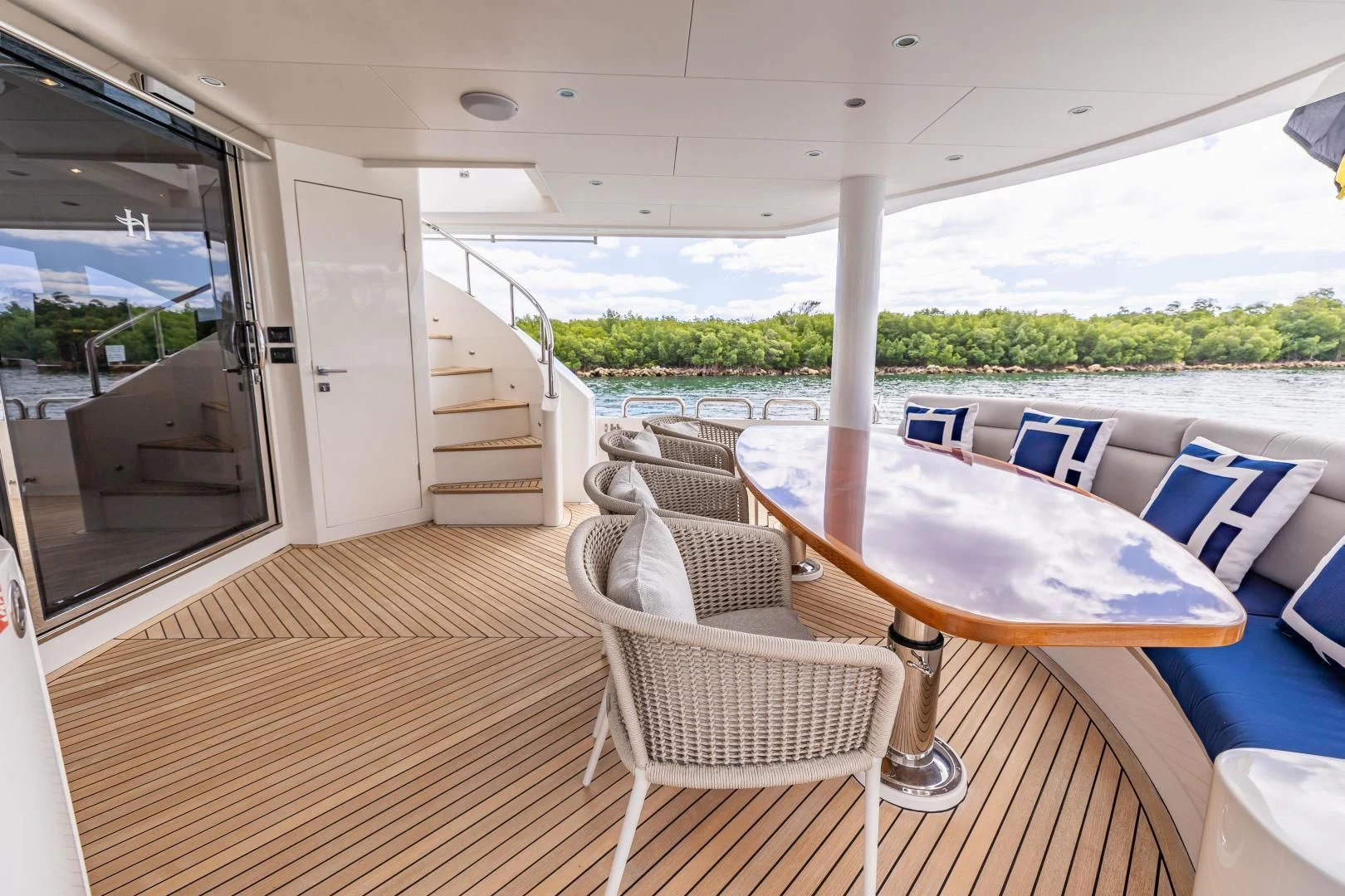 a table and chairs on a boat aboard PINGUINITO Yacht for Sale