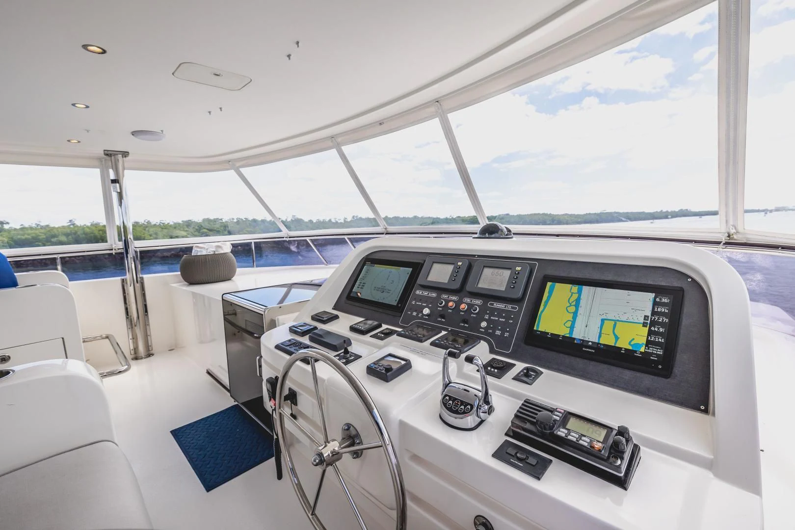 inside of a boat aboard PINGUINITO Yacht for Sale