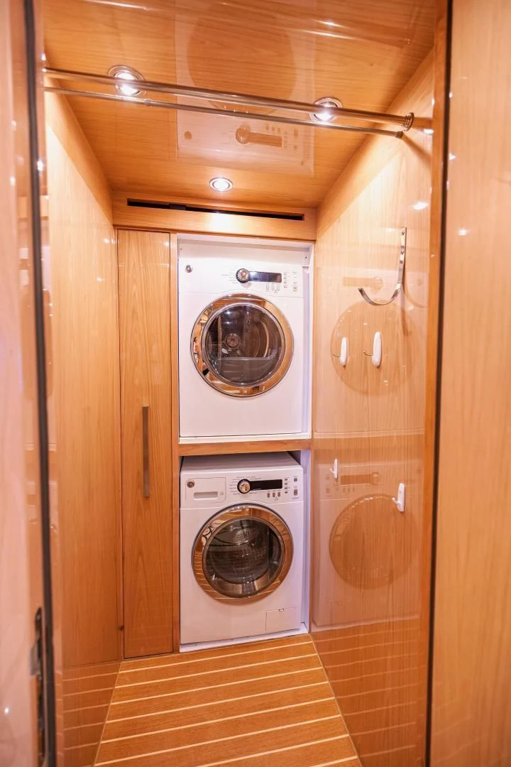 a washer and dryer in a closet aboard PINGUINITO Yacht for Sale