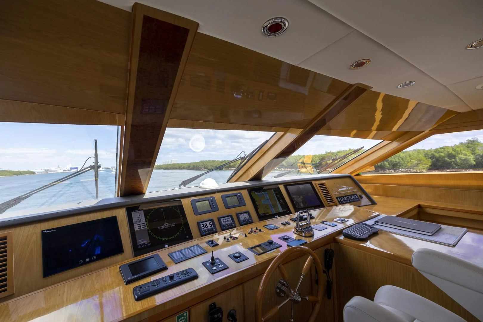inside of a plane aboard PINGUINITO Yacht for Sale