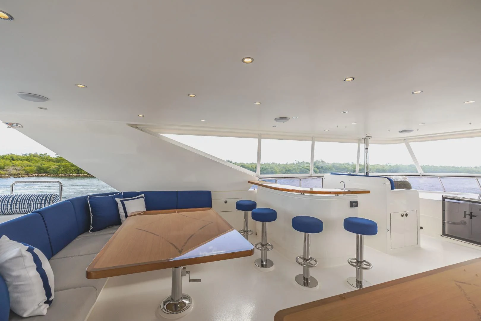 a room with a table and chairs aboard PINGUINITO Yacht for Sale