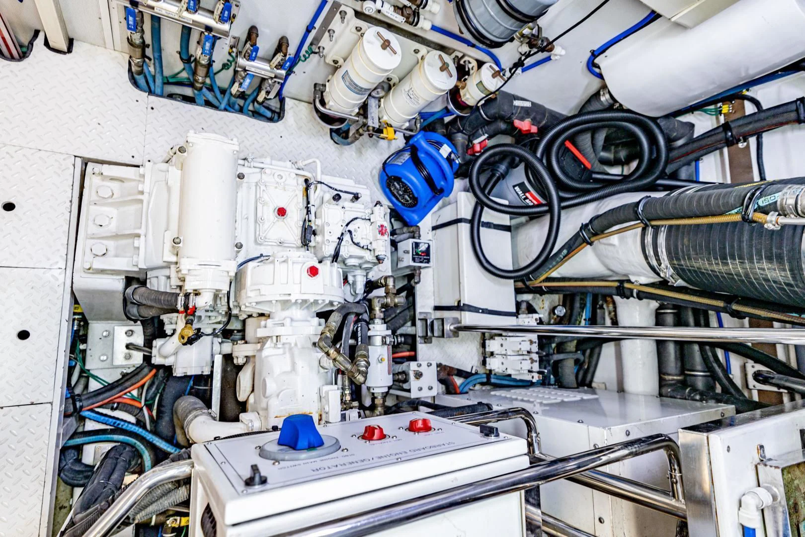 a white machine with blue and red wires aboard PINGUINITO Yacht for Sale