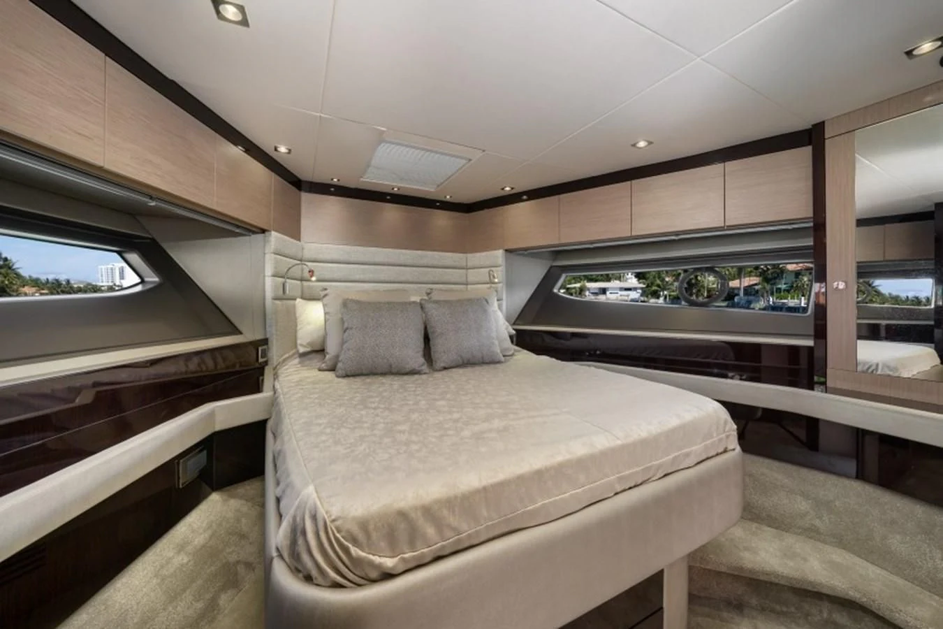 a bed in a car aboard 66 MANHATTAN Yacht for Sale