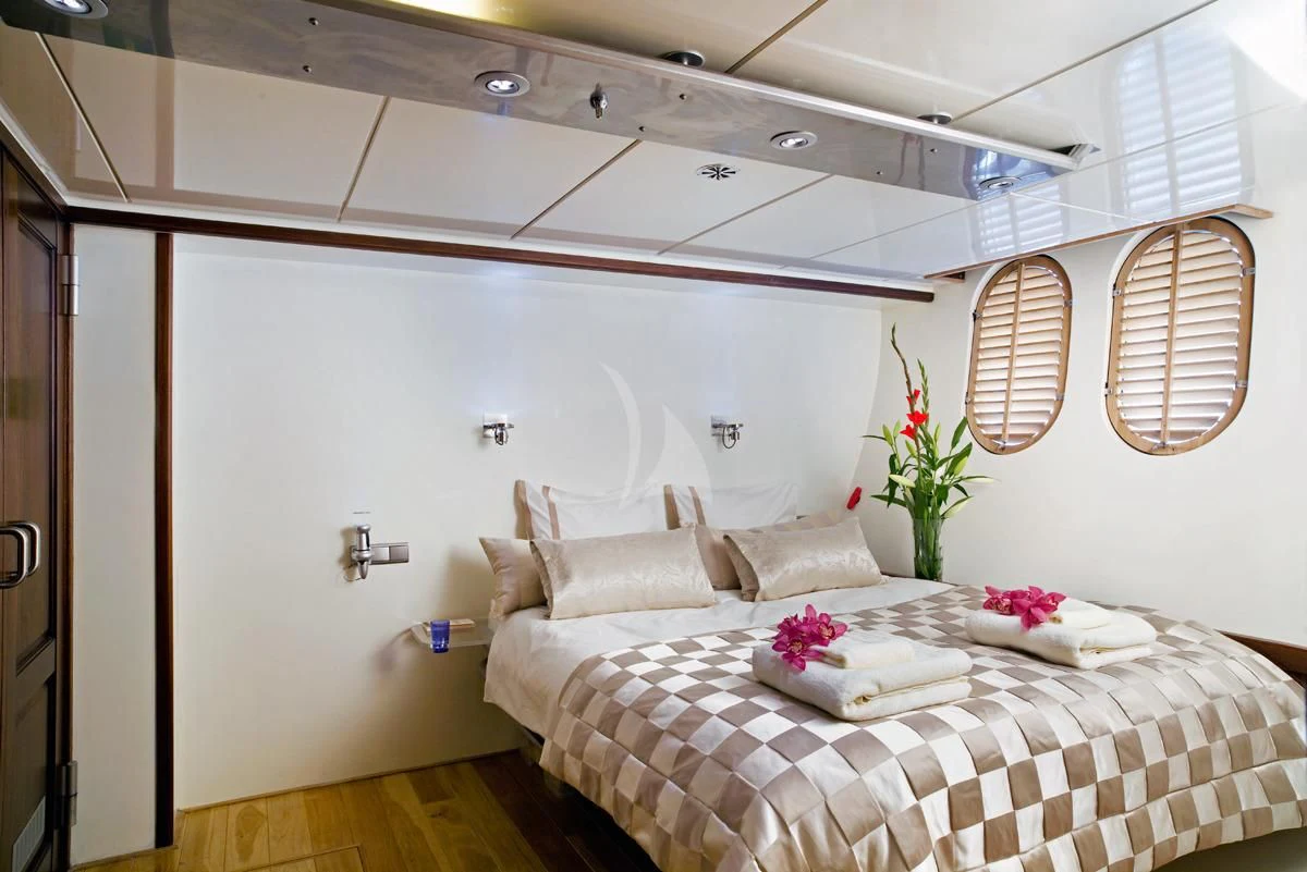 a bed with a flowered bed aboard DWINGER Yacht for Sale
