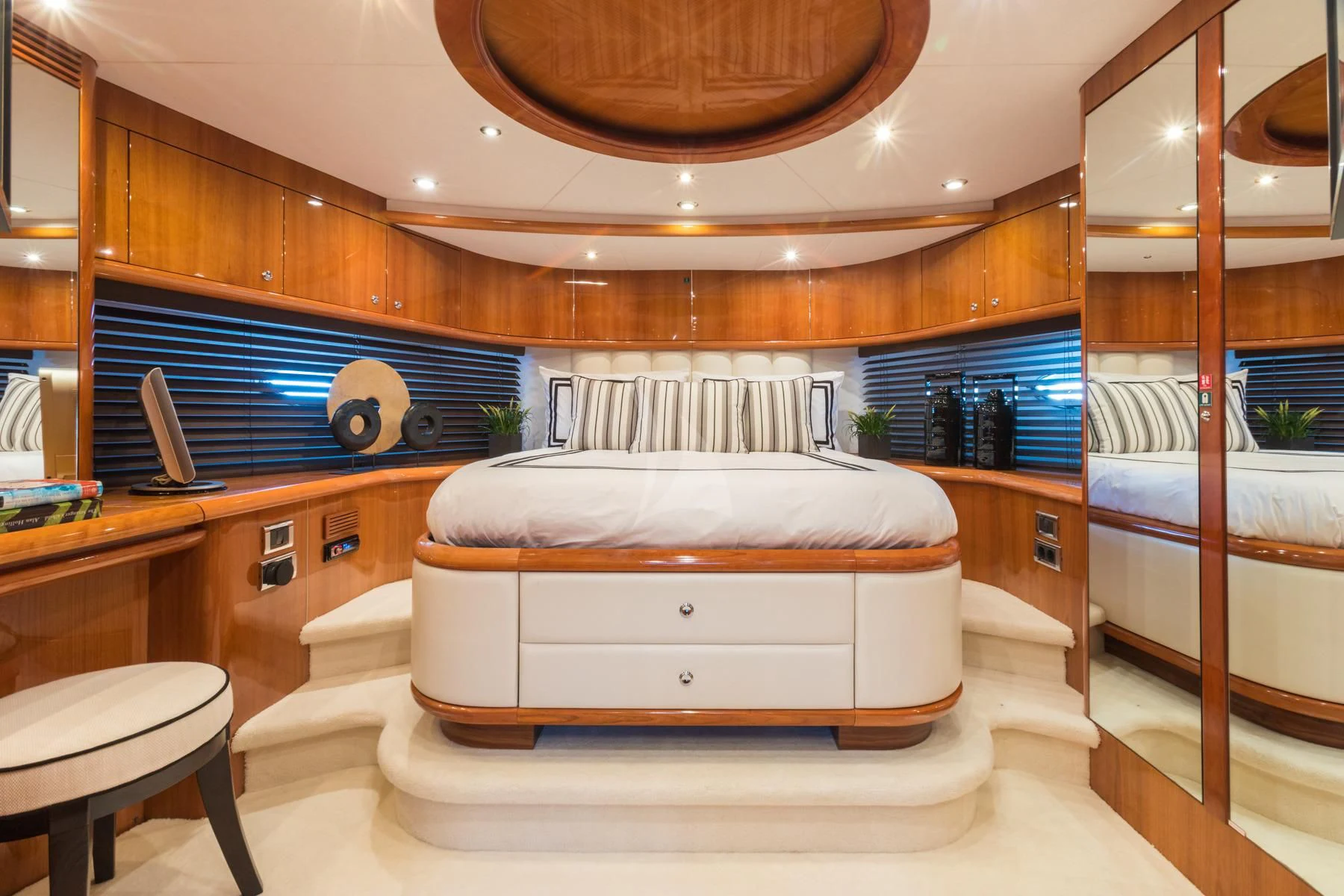 a room with a bed and a desk aboard WINNING STREAK 2 Yacht for Sale