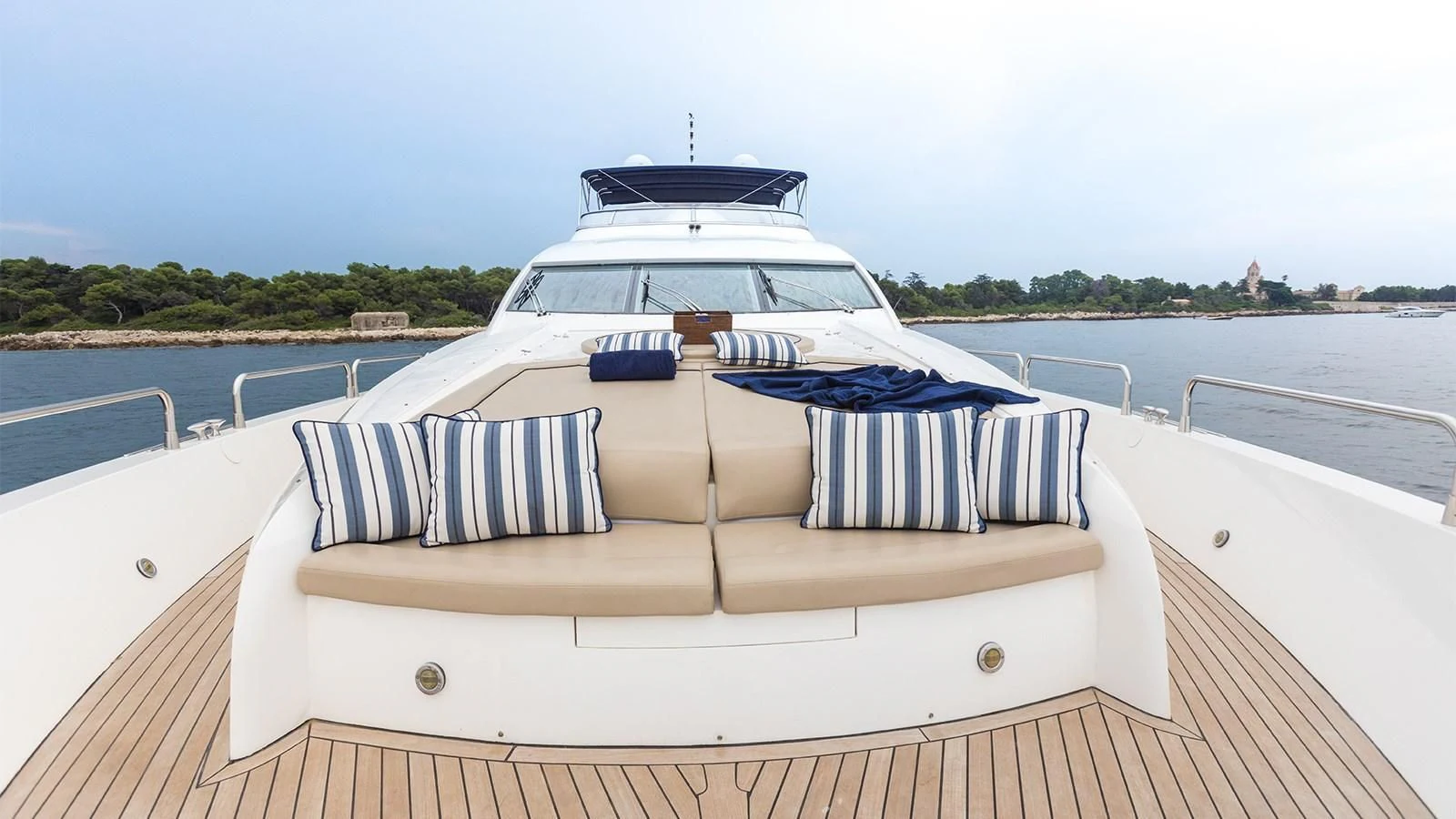 a boat on a boat aboard WINNING STREAK 2 Yacht for Sale