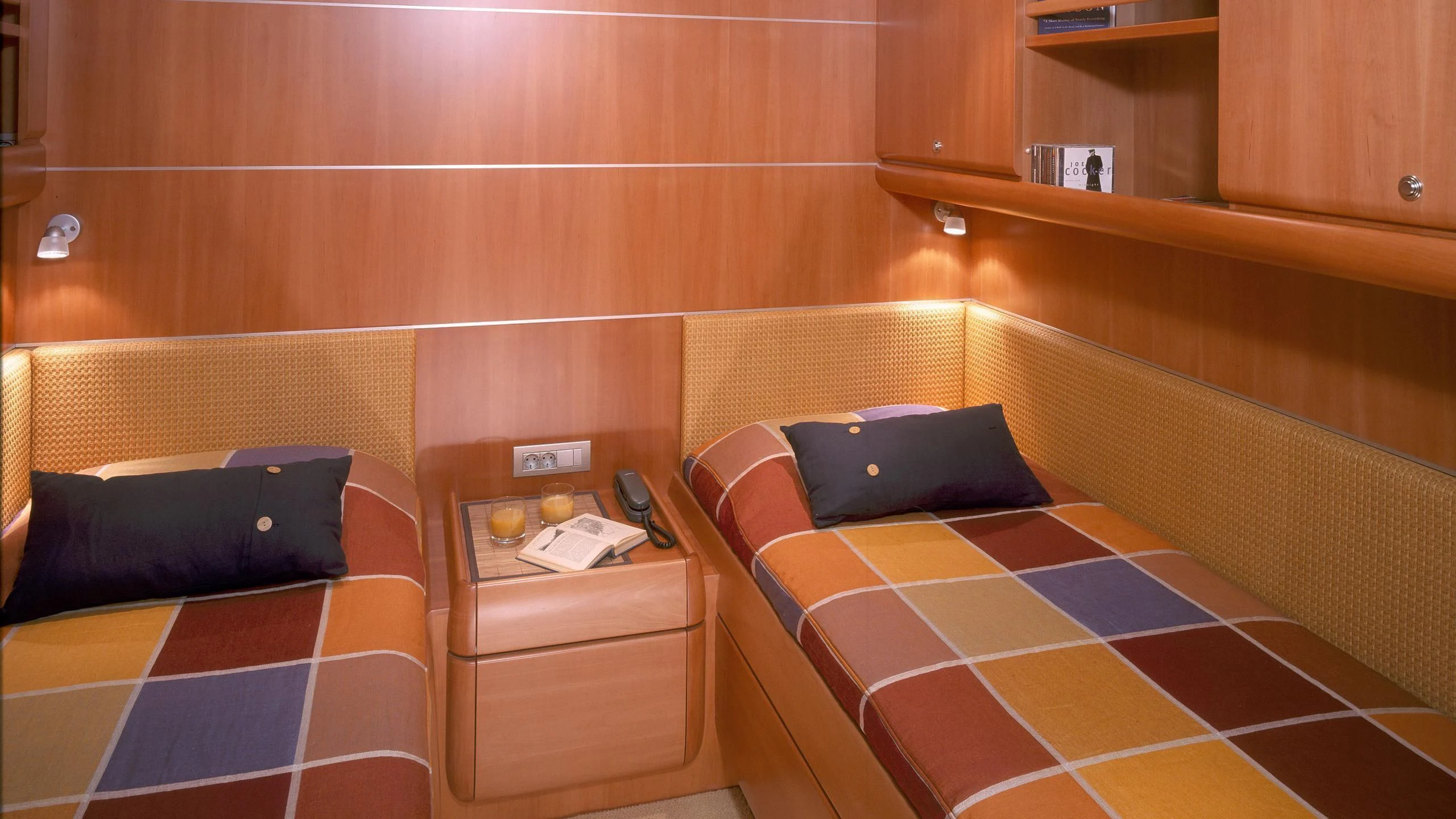 a room with a bed and a desk aboard STALLA DE MUR Yacht for Sale
